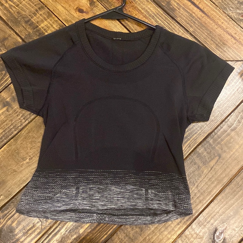 Lululemon cropped Tee Shirt